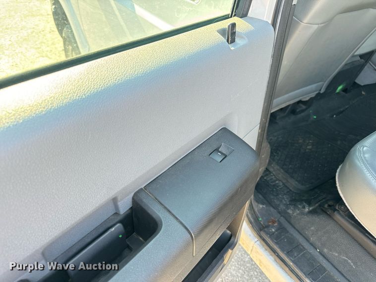 image for item DV1931 2011 Ford F250 Super Duty XL Crew Cab pickup truck