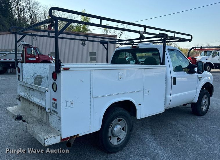 image for item DV1932 2005 Ford F250 Super Duty XL utility bed pickup truck