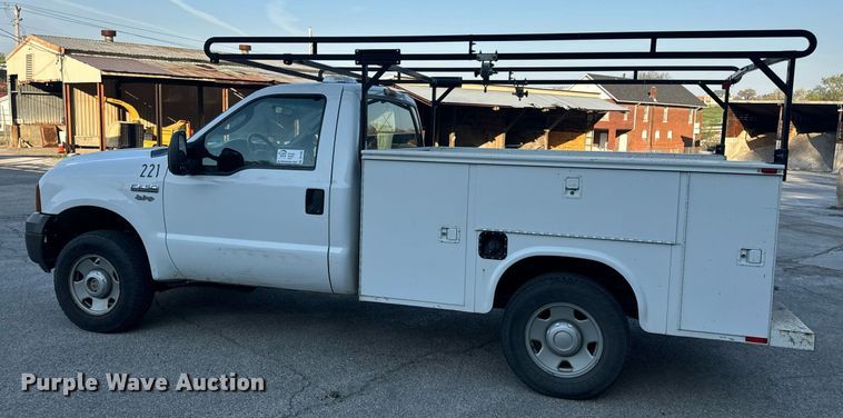image for item DV1932 2005 Ford F250 Super Duty XL utility bed pickup truck