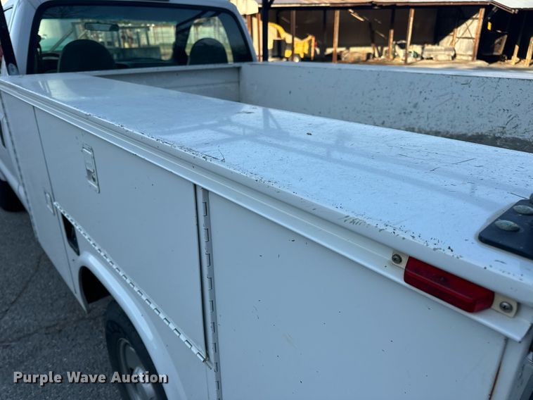 image for item DV1932 2005 Ford F250 Super Duty XL utility bed pickup truck