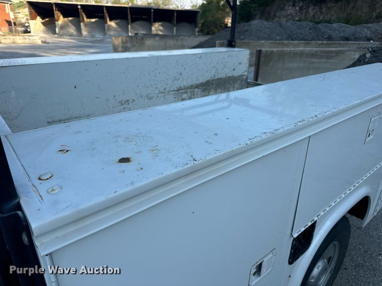 image for item DV1932 2005 Ford F250 Super Duty XL utility bed pickup truck