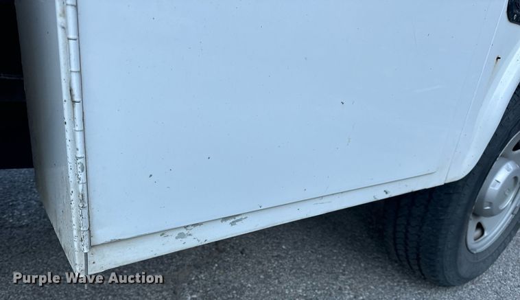 image for item DV1932 2005 Ford F250 Super Duty XL utility bed pickup truck