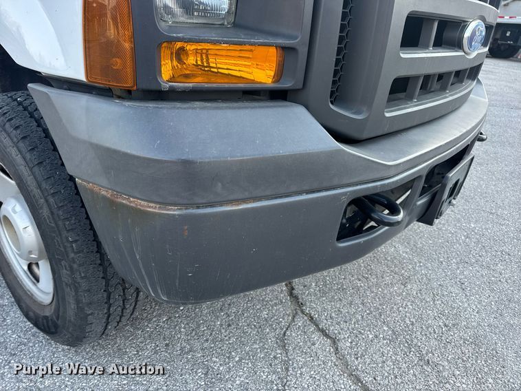 image for item DV1932 2005 Ford F250 Super Duty XL utility bed pickup truck