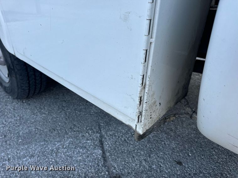 image for item DV1932 2005 Ford F250 Super Duty XL utility bed pickup truck