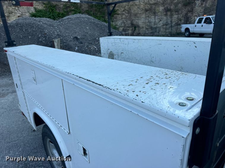 image for item DV1932 2005 Ford F250 Super Duty XL utility bed pickup truck