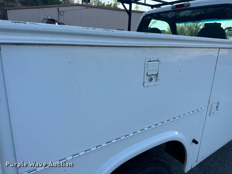 image for item DV1932 2005 Ford F250 Super Duty XL utility bed pickup truck