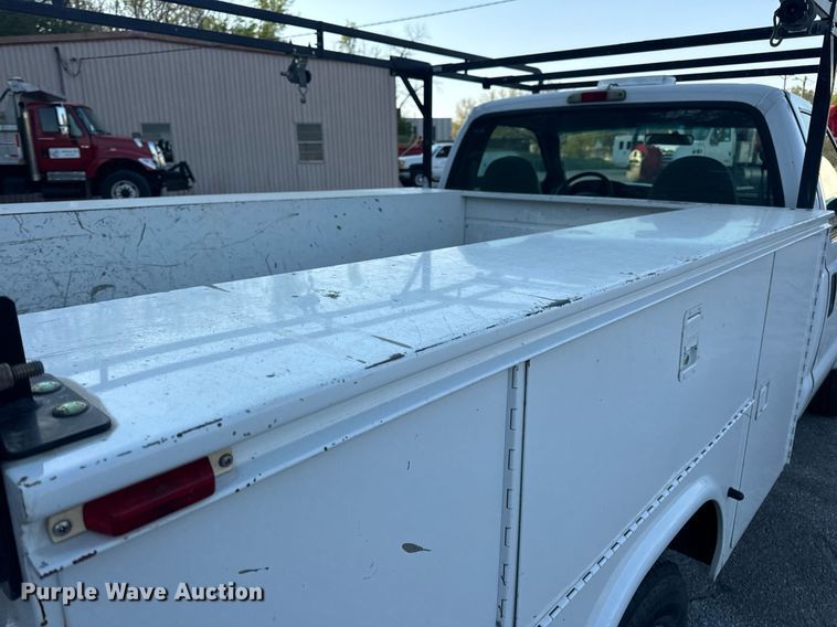 image for item DV1932 2005 Ford F250 Super Duty XL utility bed pickup truck