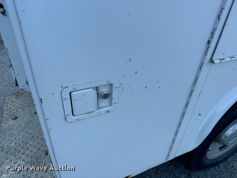 image for item DV1932 2005 Ford F250 Super Duty XL utility bed pickup truck