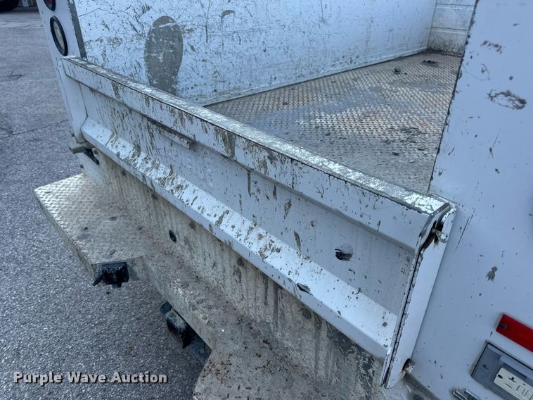 image for item DV1932 2005 Ford F250 Super Duty XL utility bed pickup truck