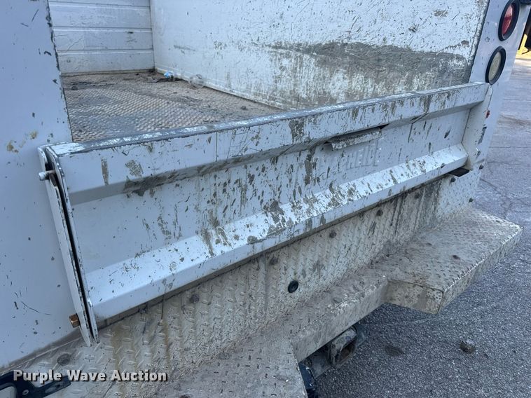 image for item DV1932 2005 Ford F250 Super Duty XL utility bed pickup truck