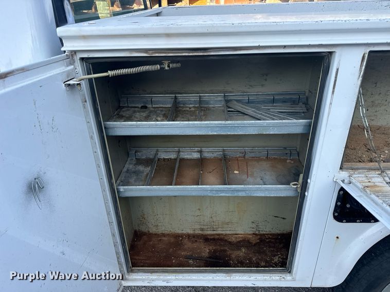 image for item DV1932 2005 Ford F250 Super Duty XL utility bed pickup truck