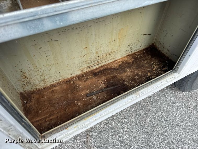 image for item DV1932 2005 Ford F250 Super Duty XL utility bed pickup truck