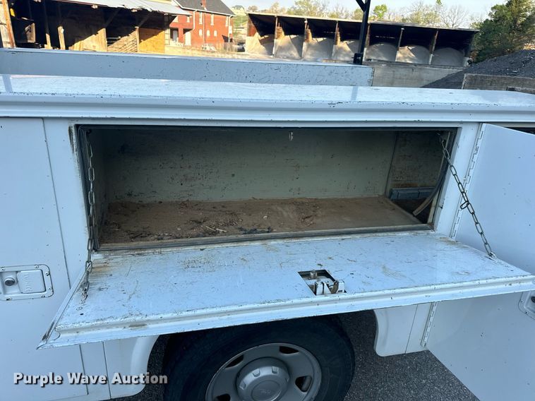 image for item DV1932 2005 Ford F250 Super Duty XL utility bed pickup truck