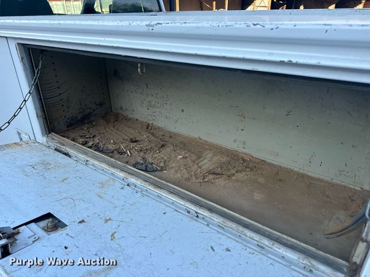 image for item DV1932 2005 Ford F250 Super Duty XL utility bed pickup truck