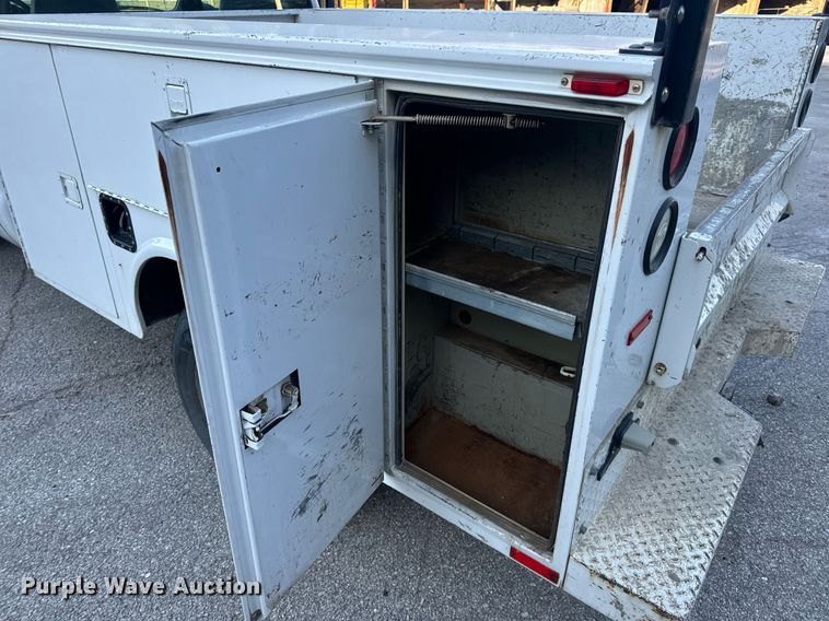 image for item DV1932 2005 Ford F250 Super Duty XL utility bed pickup truck