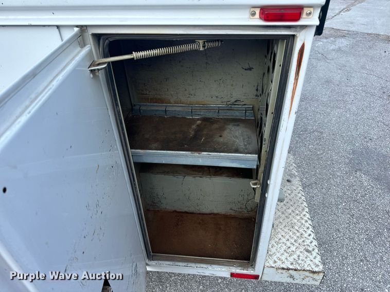 image for item DV1932 2005 Ford F250 Super Duty XL utility bed pickup truck