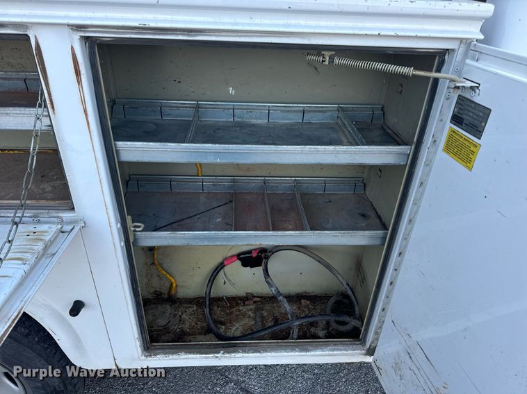 image for item DV1932 2005 Ford F250 Super Duty XL utility bed pickup truck