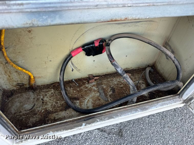 image for item DV1932 2005 Ford F250 Super Duty XL utility bed pickup truck