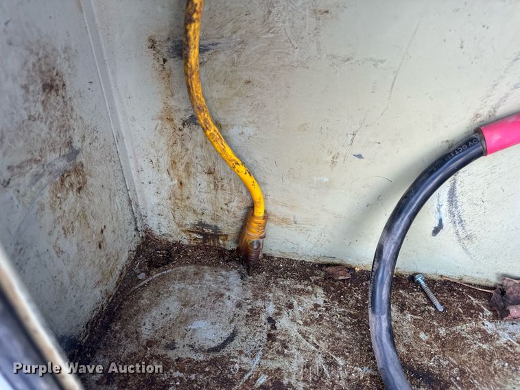 image for item DV1932 2005 Ford F250 Super Duty XL utility bed pickup truck