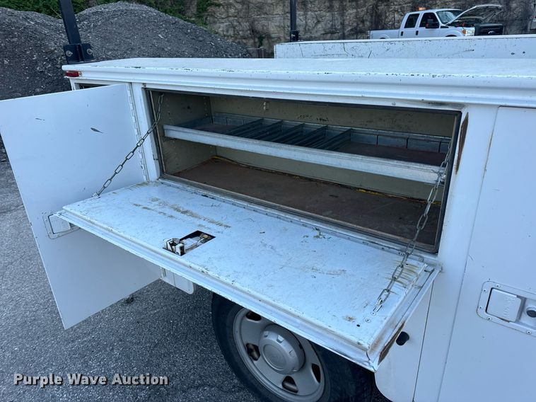 image for item DV1932 2005 Ford F250 Super Duty XL utility bed pickup truck