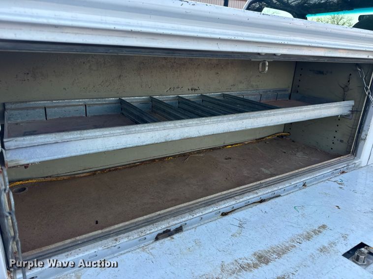 image for item DV1932 2005 Ford F250 Super Duty XL utility bed pickup truck