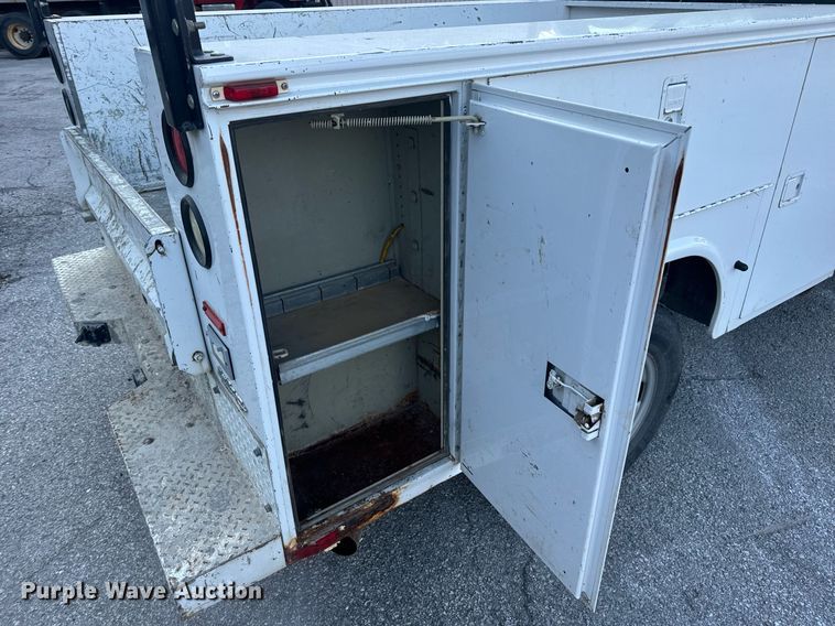 image for item DV1932 2005 Ford F250 Super Duty XL utility bed pickup truck