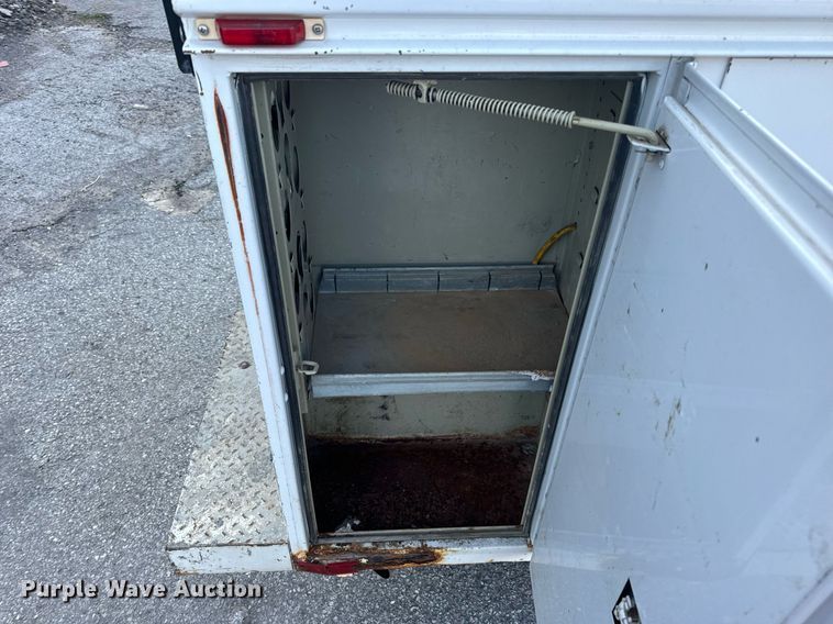 image for item DV1932 2005 Ford F250 Super Duty XL utility bed pickup truck