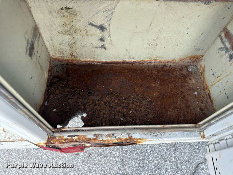 image for item DV1932 2005 Ford F250 Super Duty XL utility bed pickup truck