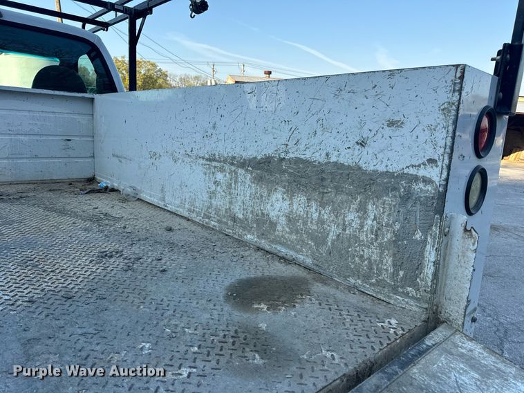 image for item DV1932 2005 Ford F250 Super Duty XL utility bed pickup truck