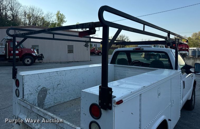 image for item DV1932 2005 Ford F250 Super Duty XL utility bed pickup truck