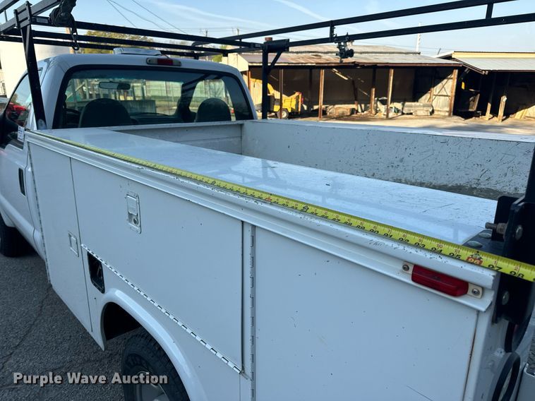 image for item DV1932 2005 Ford F250 Super Duty XL utility bed pickup truck