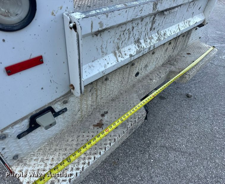 image for item DV1932 2005 Ford F250 Super Duty XL utility bed pickup truck