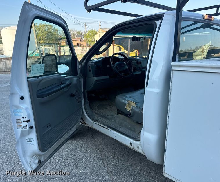 image for item DV1932 2005 Ford F250 Super Duty XL utility bed pickup truck