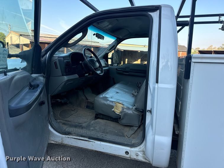 image for item DV1932 2005 Ford F250 Super Duty XL utility bed pickup truck