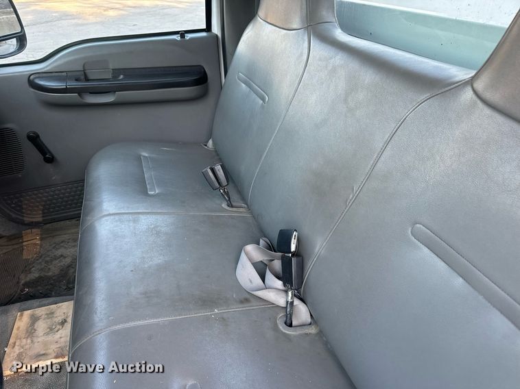 image for item DV1932 2005 Ford F250 Super Duty XL utility bed pickup truck