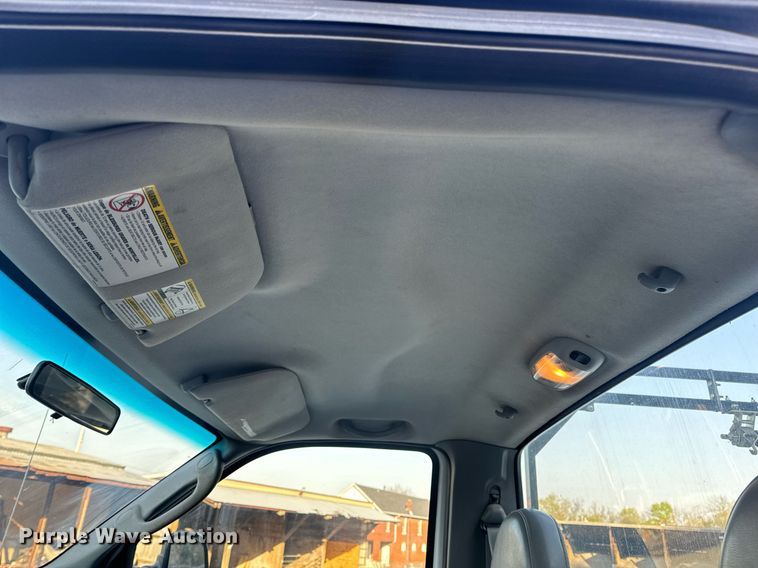 image for item DV1932 2005 Ford F250 Super Duty XL utility bed pickup truck