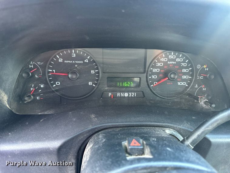 image for item DV1932 2005 Ford F250 Super Duty XL utility bed pickup truck