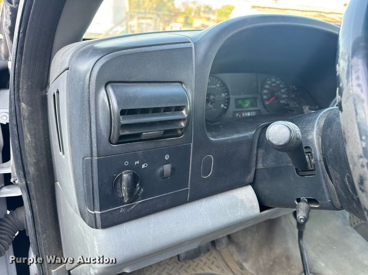 image for item DV1932 2005 Ford F250 Super Duty XL utility bed pickup truck