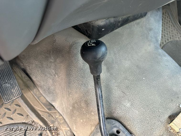 image for item DV1932 2005 Ford F250 Super Duty XL utility bed pickup truck