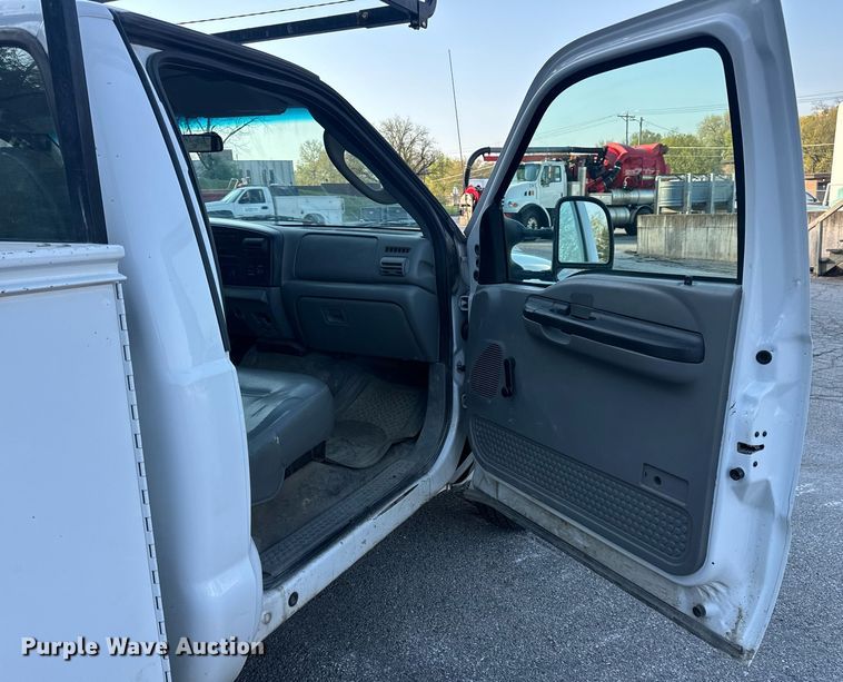 image for item DV1932 2005 Ford F250 Super Duty XL utility bed pickup truck