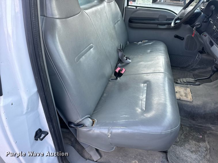 image for item DV1932 2005 Ford F250 Super Duty XL utility bed pickup truck