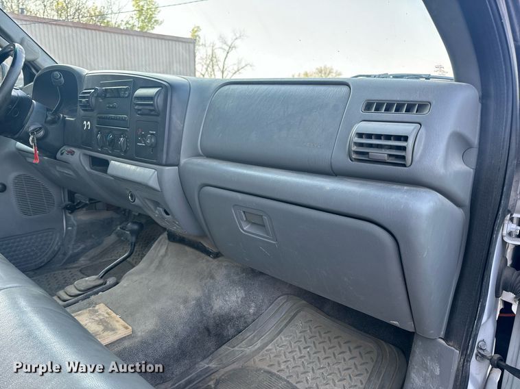 image for item DV1932 2005 Ford F250 Super Duty XL utility bed pickup truck