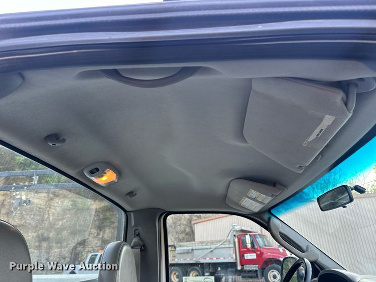 image for item DV1932 2005 Ford F250 Super Duty XL utility bed pickup truck