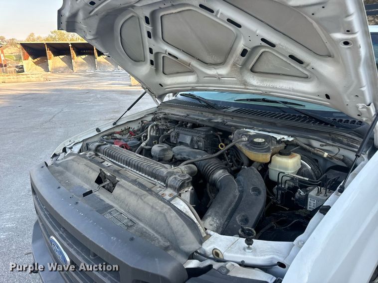 image for item DV1932 2005 Ford F250 Super Duty XL utility bed pickup truck