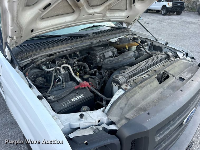 image for item DV1932 2005 Ford F250 Super Duty XL utility bed pickup truck