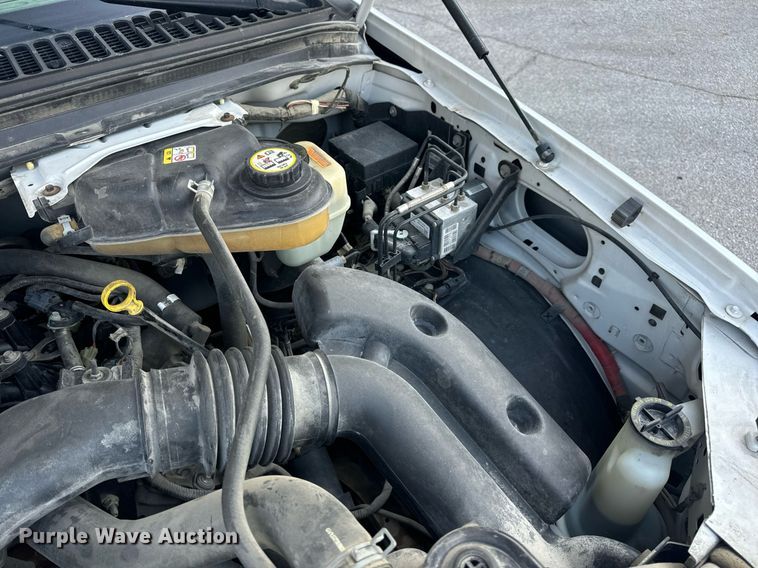 image for item DV1932 2005 Ford F250 Super Duty XL utility bed pickup truck