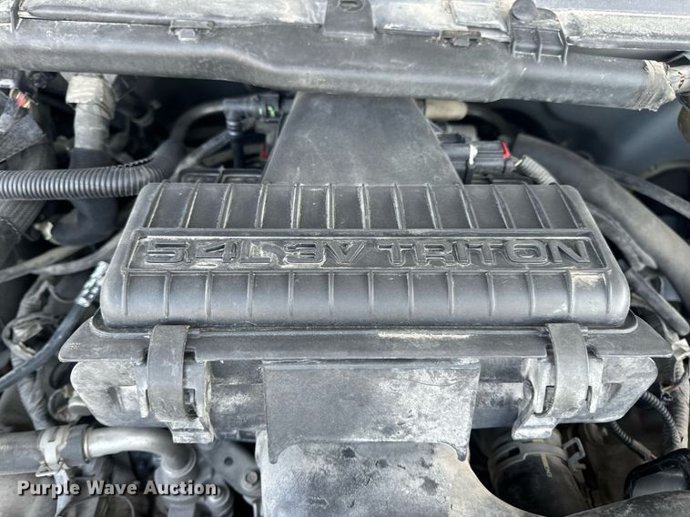 image for item DV1932 2005 Ford F250 Super Duty XL utility bed pickup truck