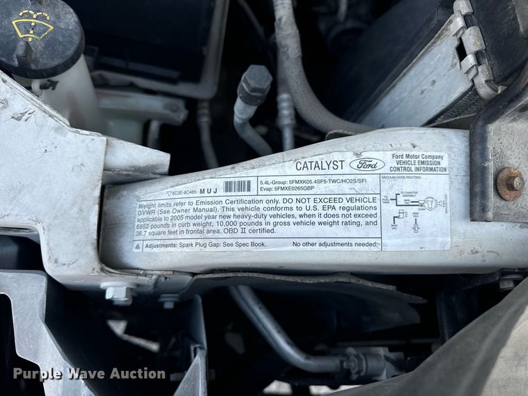 image for item DV1932 2005 Ford F250 Super Duty XL utility bed pickup truck