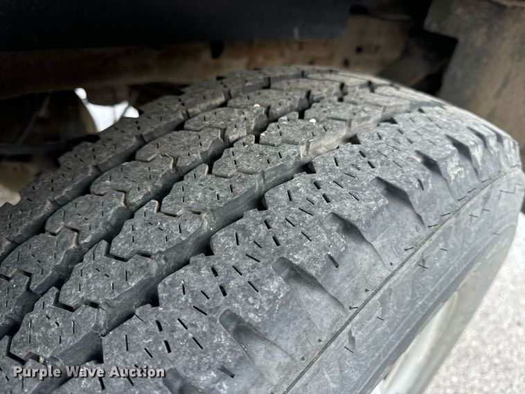 image for item DV1932 2005 Ford F250 Super Duty XL utility bed pickup truck