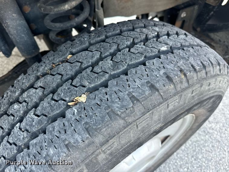 image for item DV1932 2005 Ford F250 Super Duty XL utility bed pickup truck